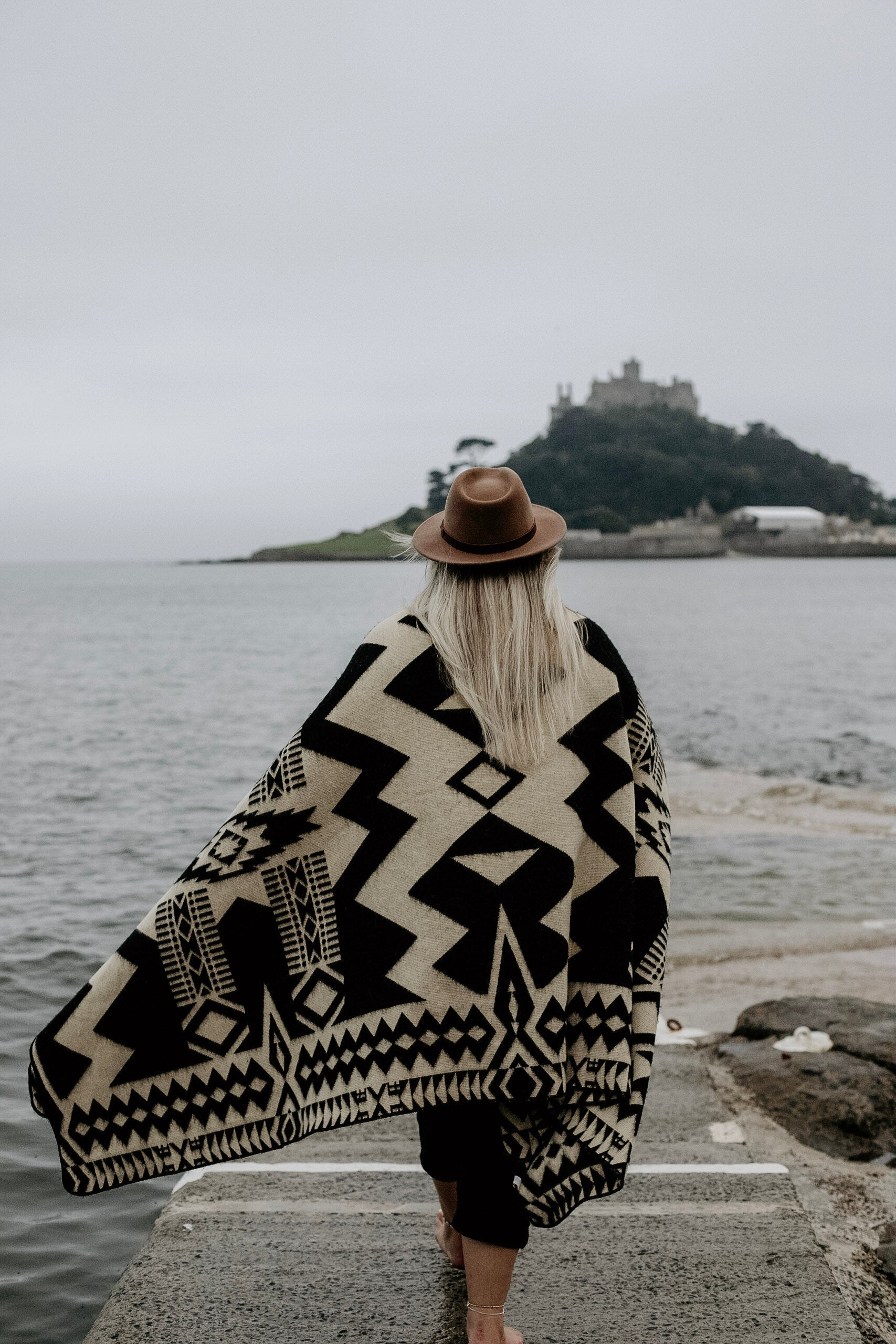 Awa Blanket - Natural / Black