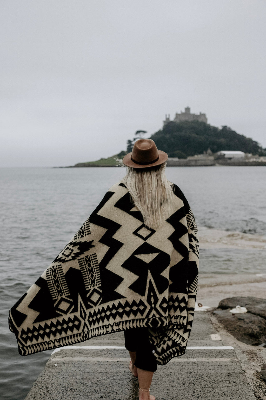 Awa Blanket - Natural / Black