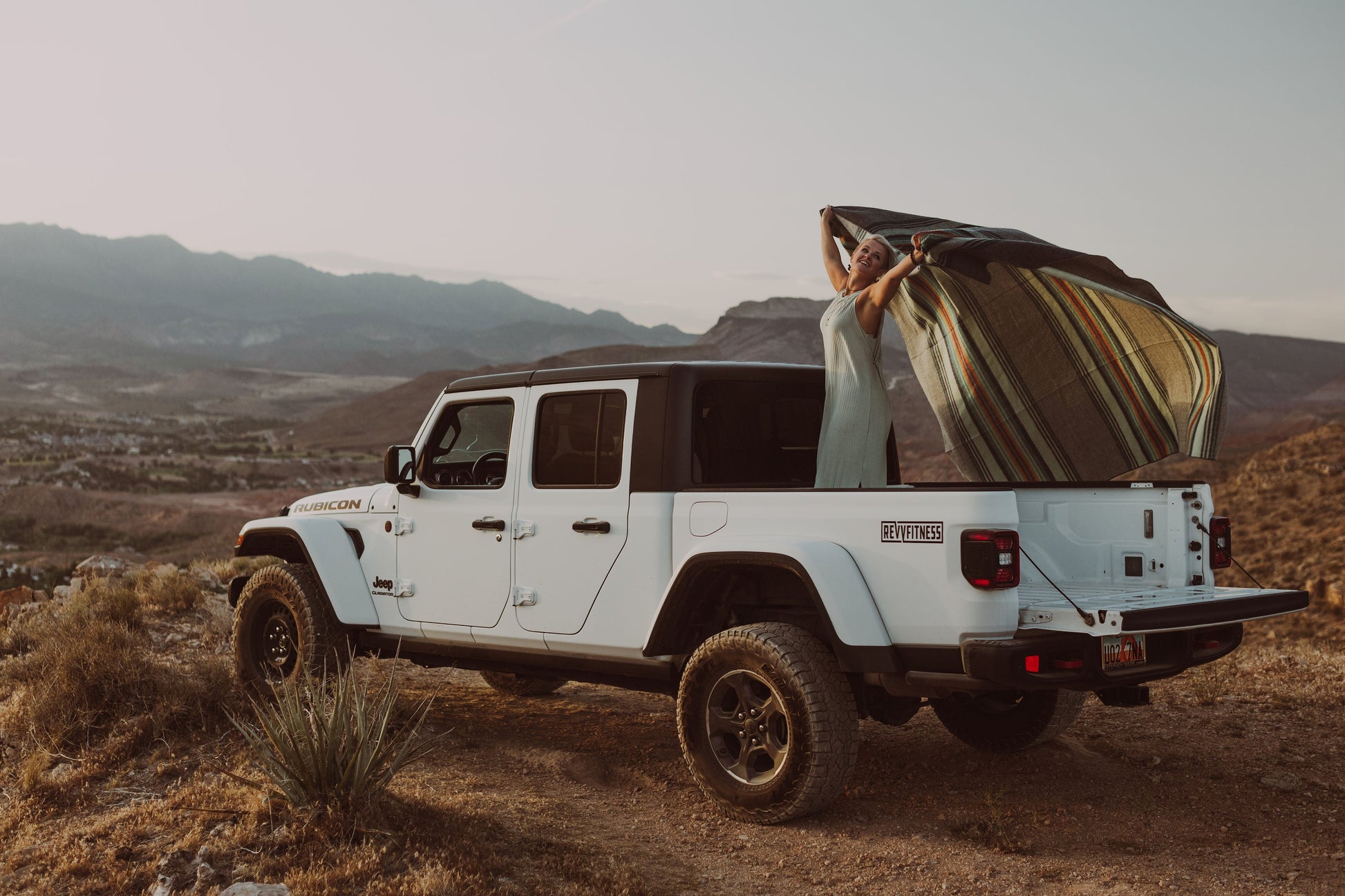 El Viajero Blanket - Grey Sunrise