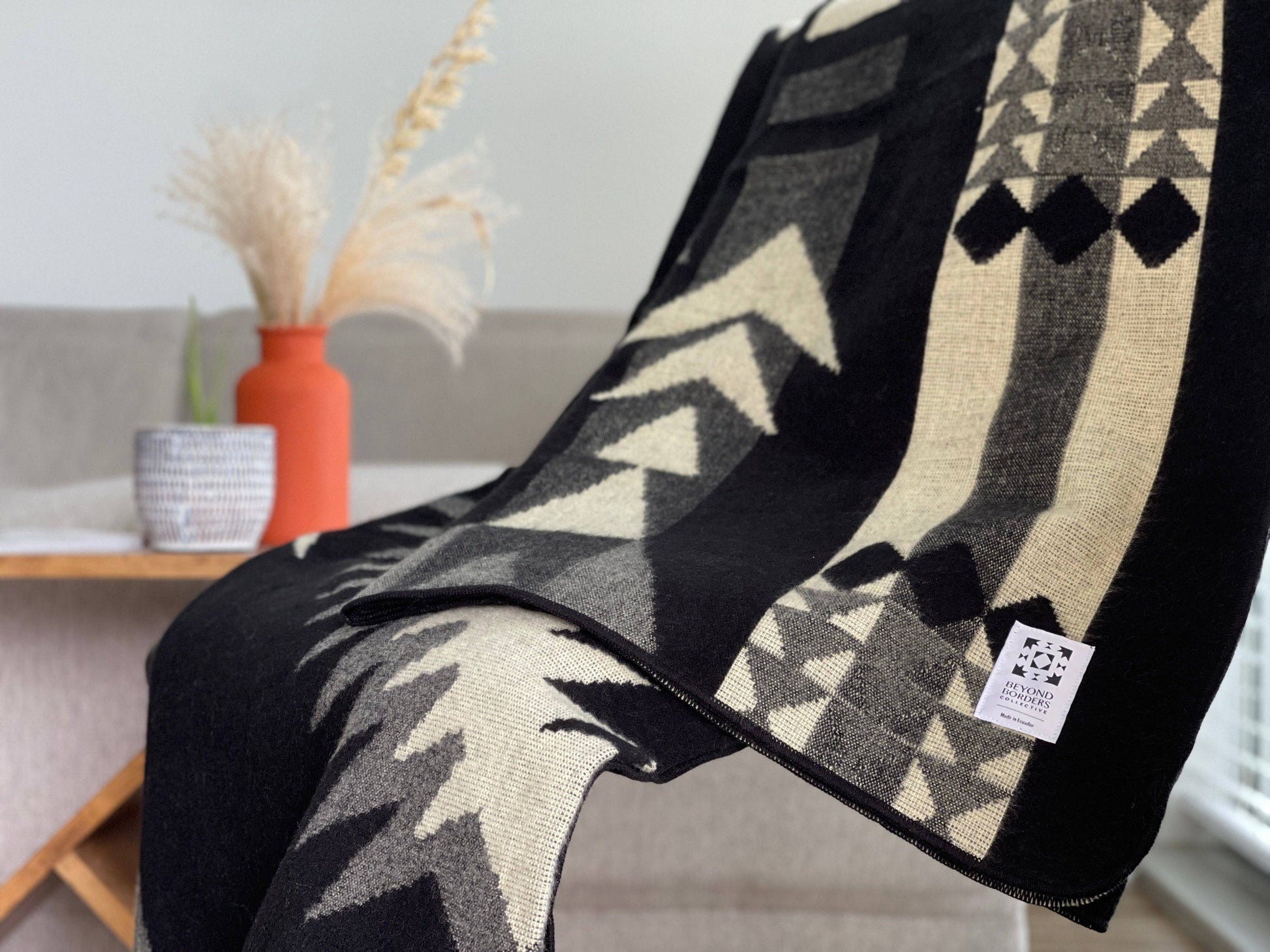 Loja Blanket - Ivory / Black