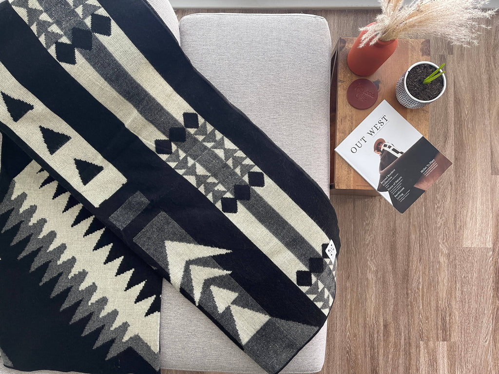 Loja Blanket - Ivory / Black