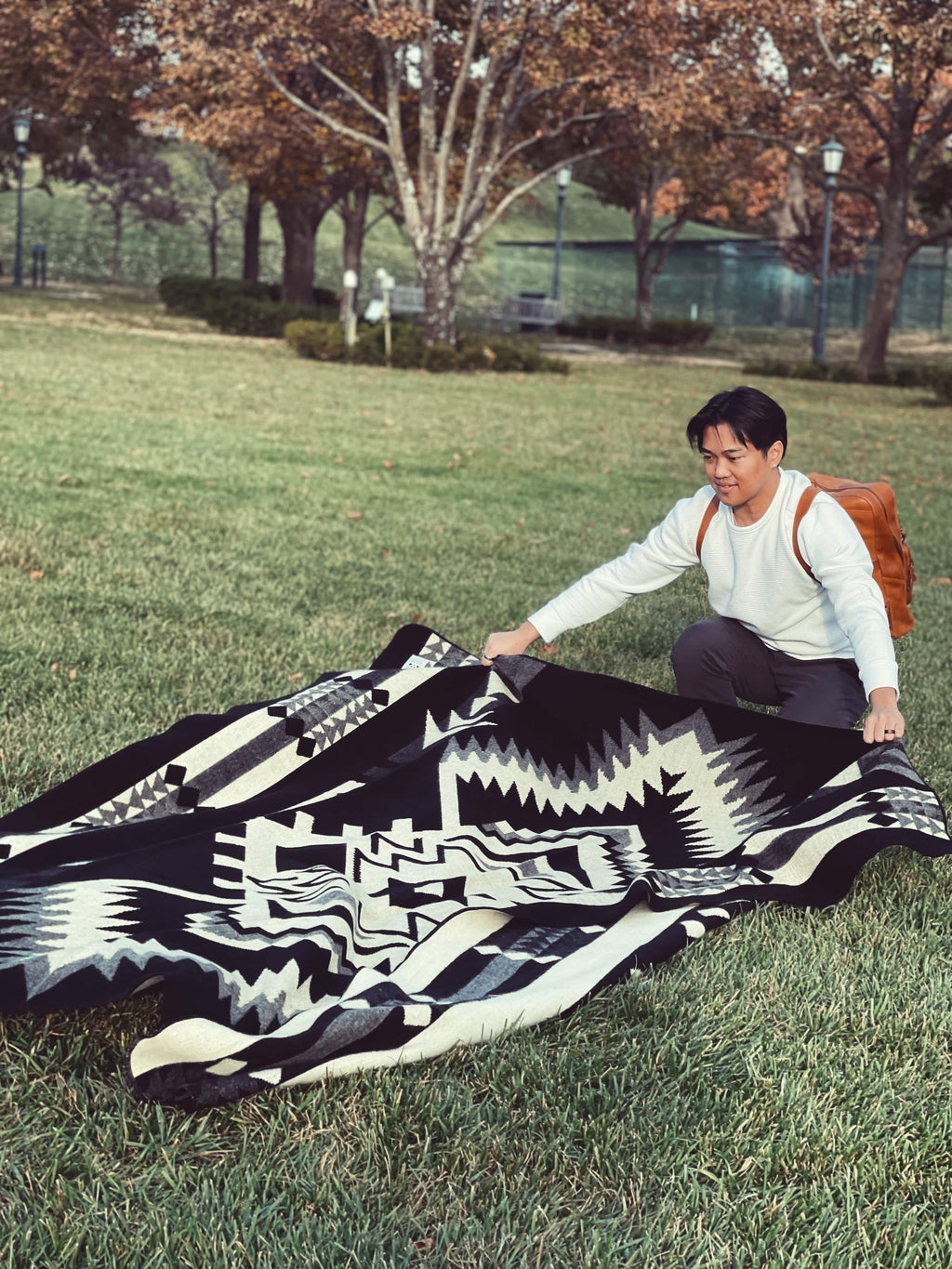 Loja Blanket - Ivory / Black