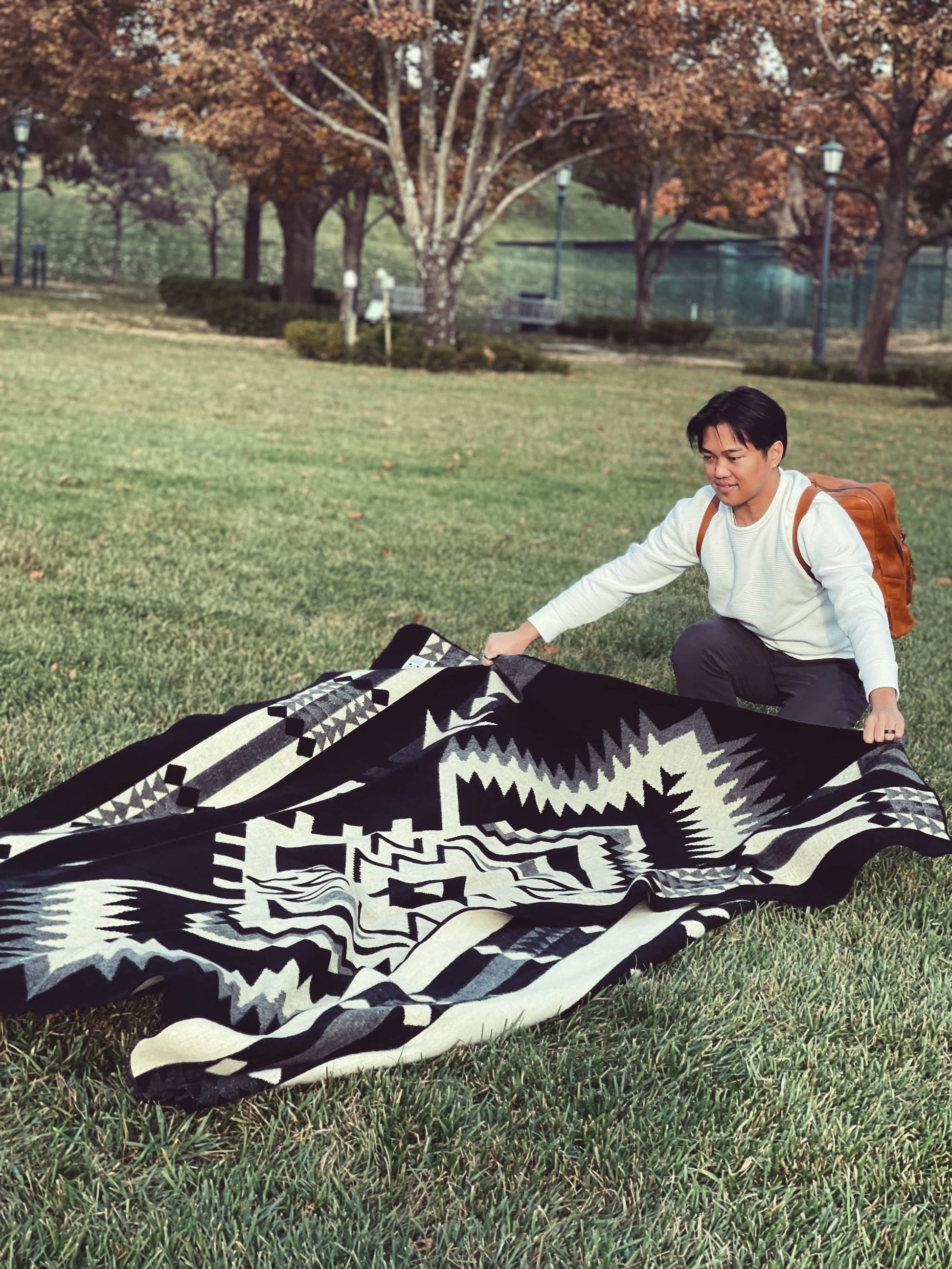 Loja Blanket - Ivory / Black