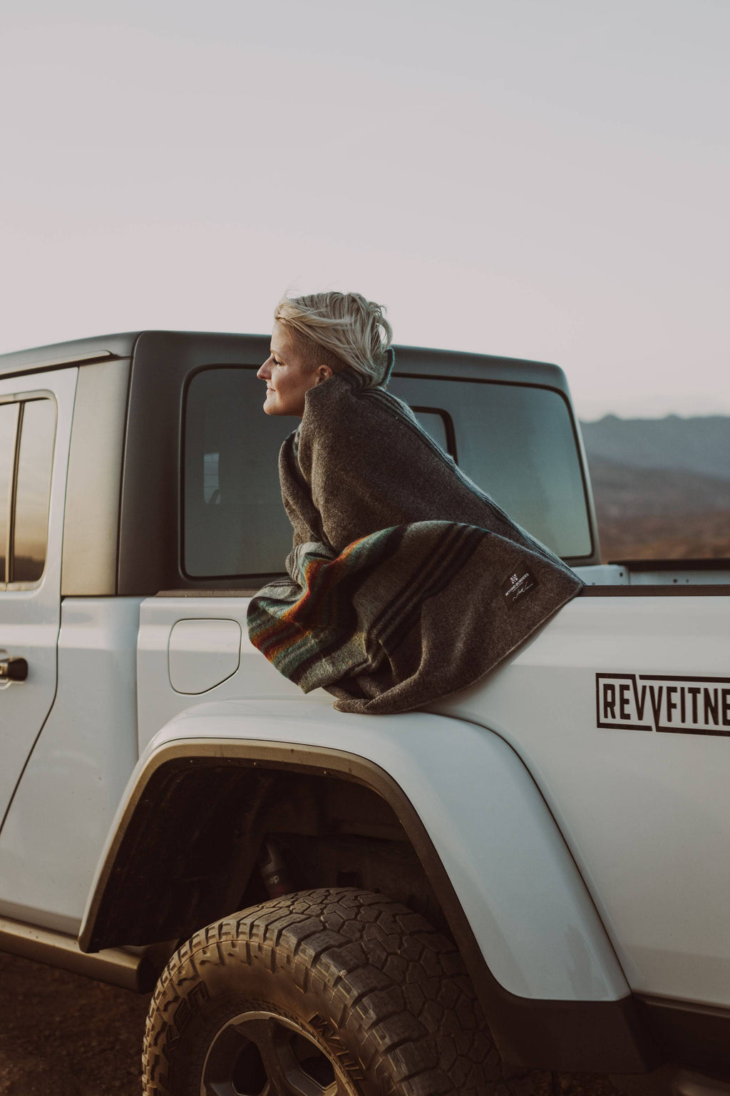 El Viajero Blanket - Grey Sunrise